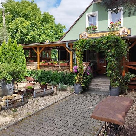 Restaurace A Penzion U Kuliku Raspenava Extérieur photo